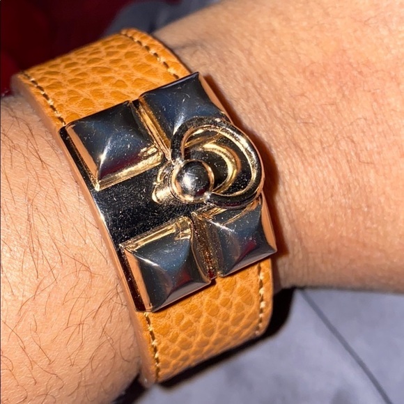 Fashion Tan Lock Faux Leather Gold Hardware Bracelet - Picture 4 of 5